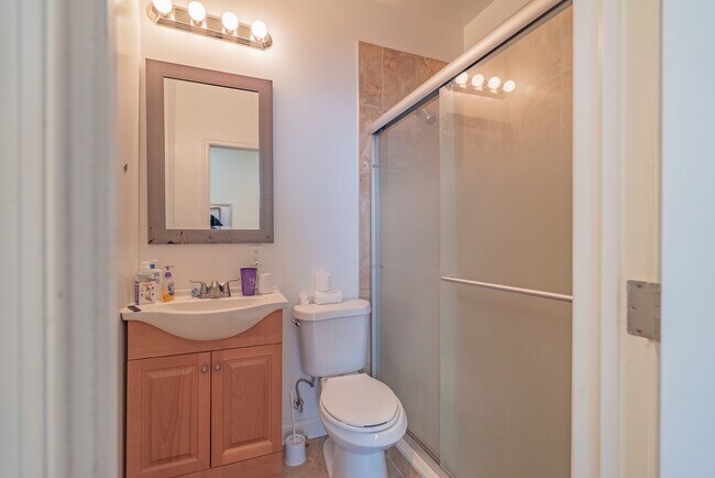 Building Photo - 1833 N 19th St