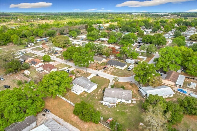 Building Photo - 201 Valencia Dr