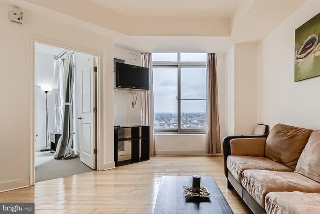 Building Photo - 675 S President St