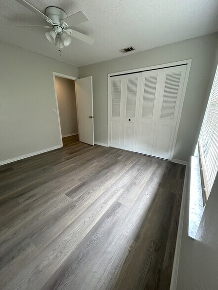 Building Photo - 6449 Rockingtree Ln