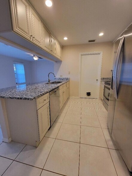 Building Photo - 1087 Goldenrod Rd