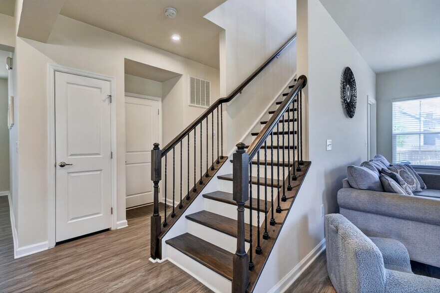 Building Photo - 201 Devon Fields Dr
