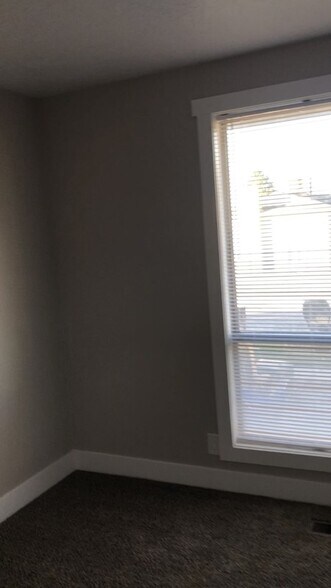Building Photo - 3359 Hillsboro Dr