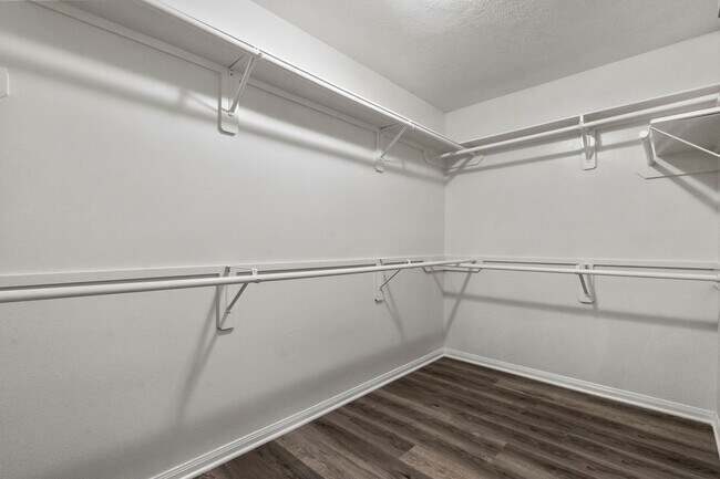 Building Photo - 20418 Cherry Haven Cir