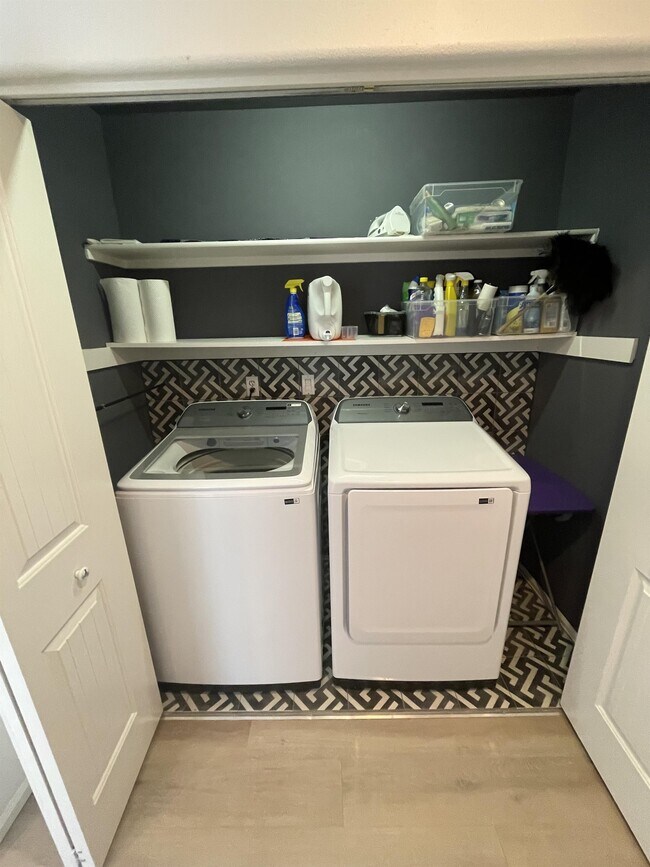 Building Photo - 1635 Hamlet Ln