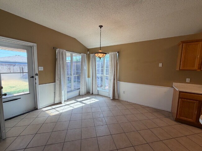 Building Photo - Beautiful House Located A Few Blocks From Elementary & Close Access To S.Loop 289 & Interstate!