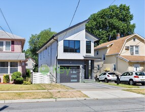 Building Photo - Modern 4-Bedroom, 4-Bath Home – Luxury Liv...