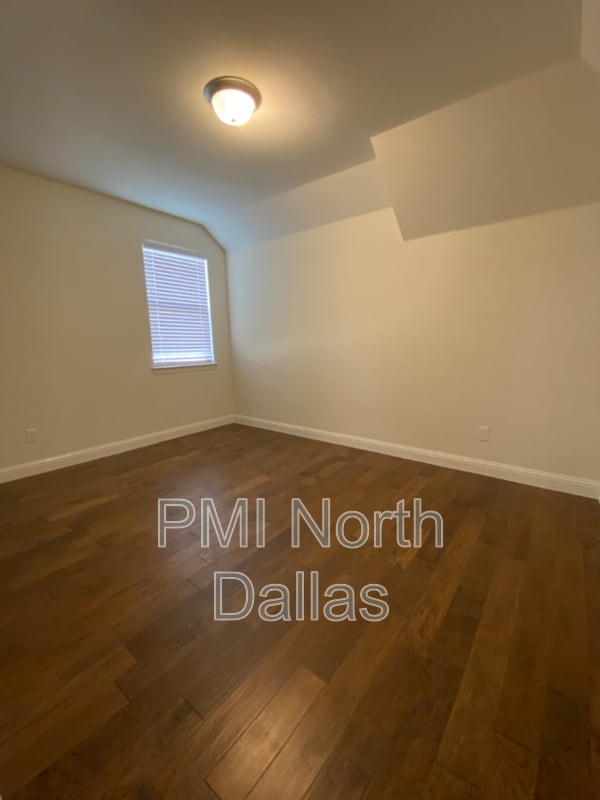 Building Photo - 6909 Royal View Dr