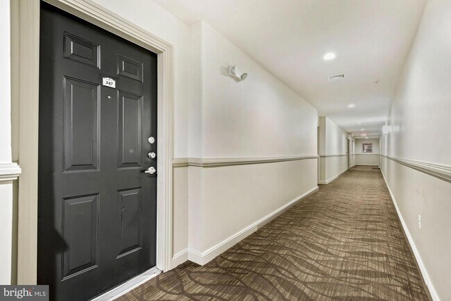 Building Photo - 2765 Centerboro Dr