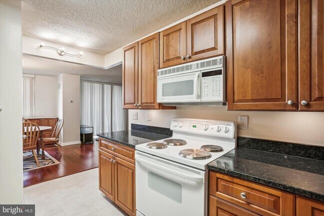 Building Photo - 7420 Westlake Terrace