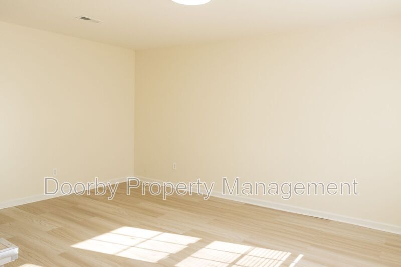 Building Photo - 3627 6th Ave