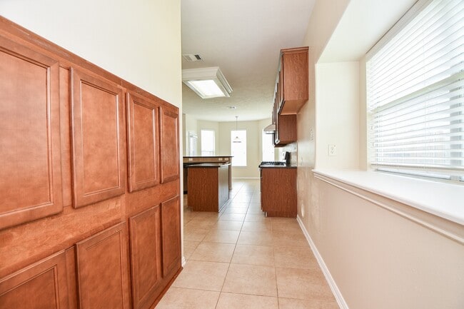 Building Photo - 5327 Laura Lee Ln