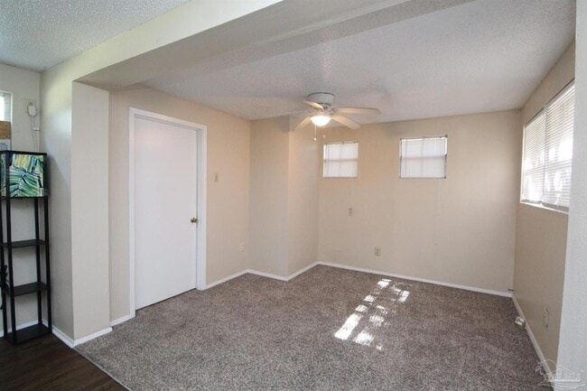 Building Photo - 5 Edgewood Cir