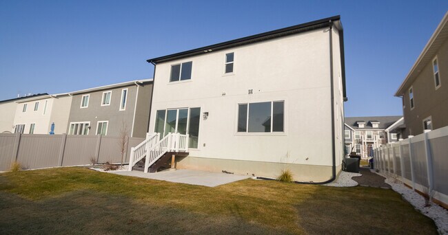 Building Photo - 1975 W 950 N