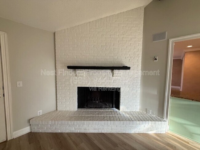 Building Photo - 12947 Tree Wy Ct N