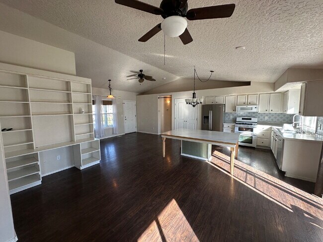 Building Photo - 1328 Goldenrod Pl