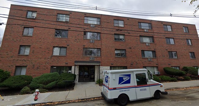 Building Photo - one bedroom Watertown Square