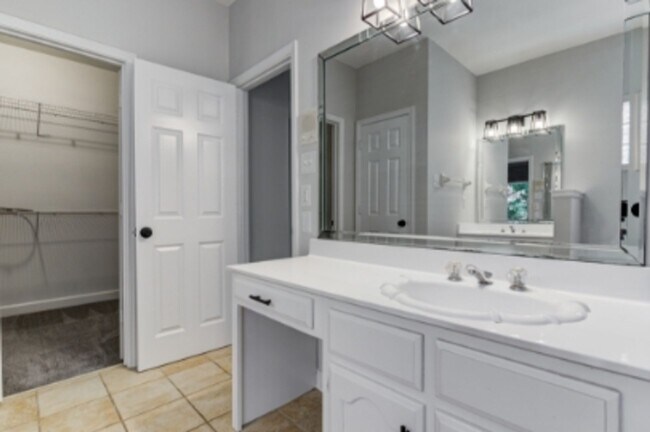 Building Photo - Nice 3 bedroom 2 bath home in the heart of Downtown Memphis - Open To Section 8