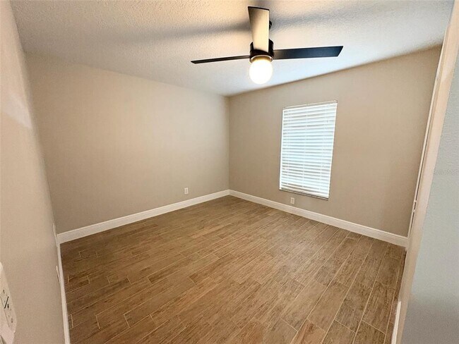 Building Photo - 9718 Crenshaw Cir