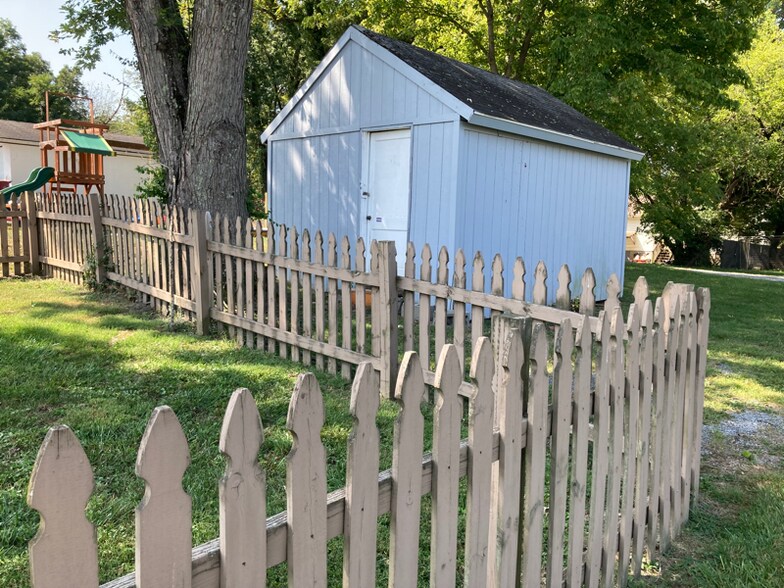 Building Photo - 904 Afton St