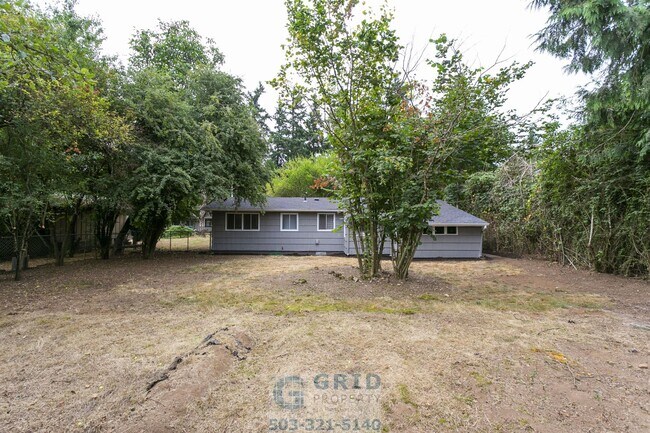 Building Photo - 2 Bedroom Home Available in Southeast Portland