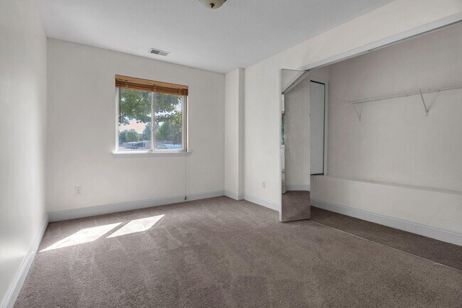 Building Photo - 2592 Eagles Cir