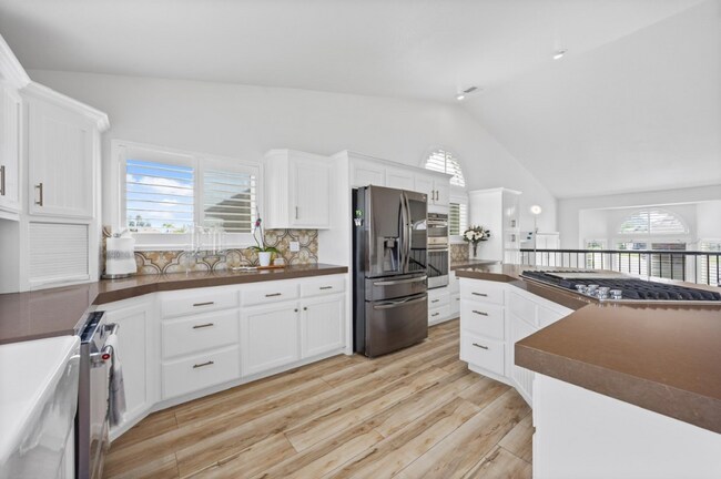 Building Photo - Beautiful 3-Bedroom, 3-Bath Home in Riverl...