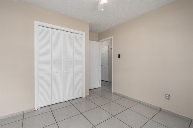 Building Photo - 9919 Overview Dr