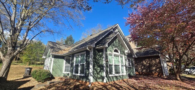 Building Photo - Great clean one level condo convenient to ...