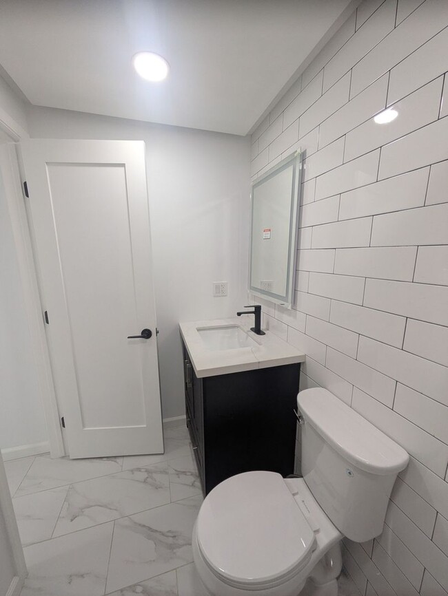 Building Photo - $500 off the first month's rent!!! for this Charming 2/1 bath ADU- in an Ideal Location close to ...