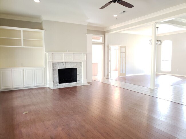 Building Photo - 3106 Lake Forest Dr