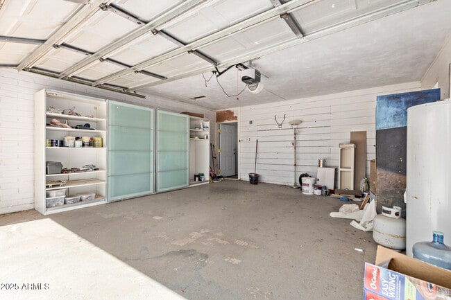 Building Photo - 6744 E Vernon Ave