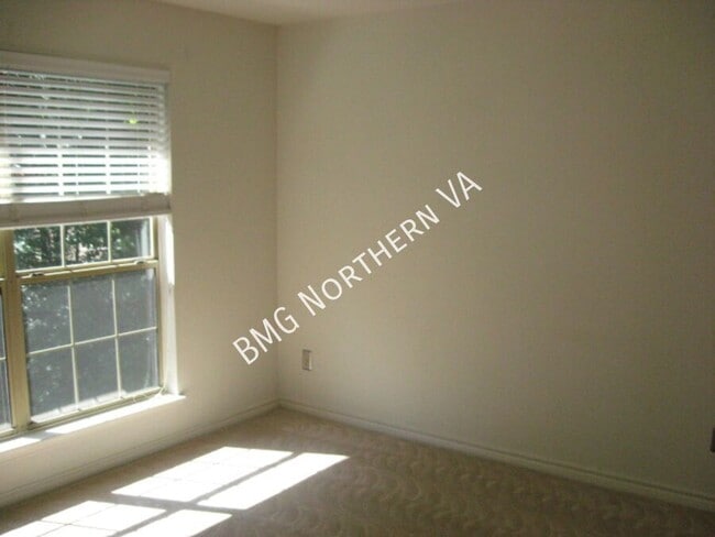 Building Photo - 12155 Penderview Terrace