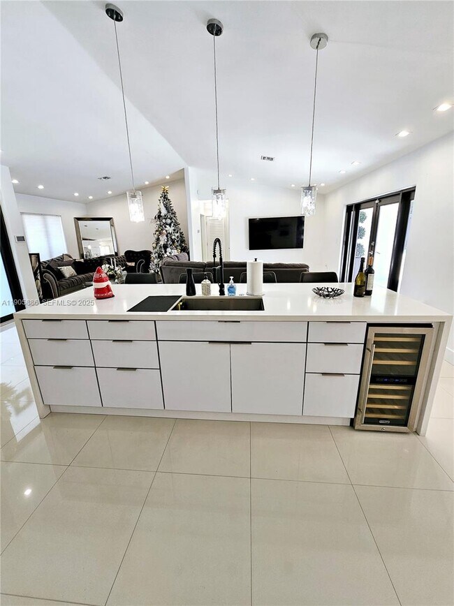 Building Photo - 16138 SW 154th Ct