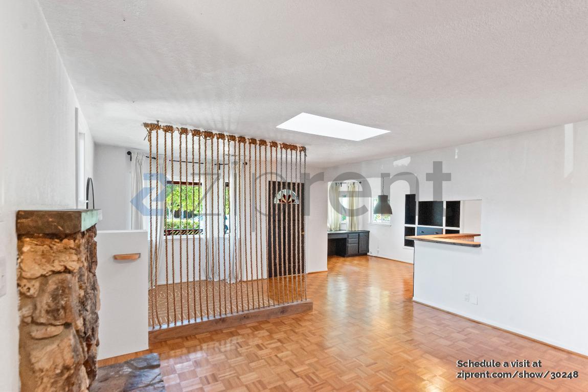 Building Photo - Unit