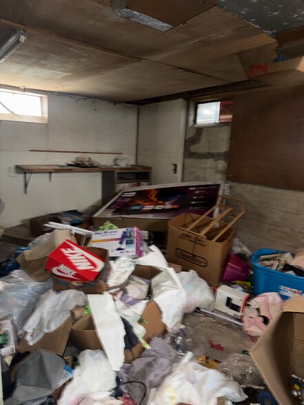 Building Photo - 1309 Barney Ave