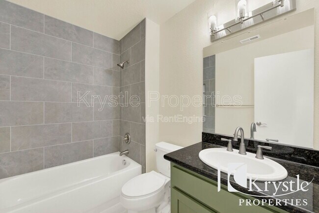 Building Photo - 900 Cambridge Dr