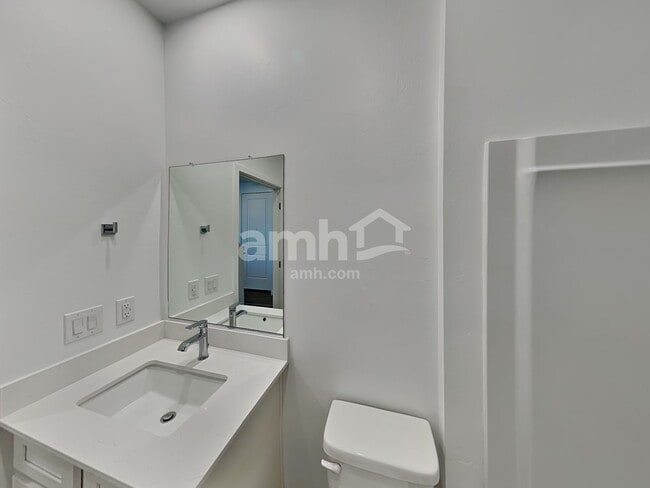 Building Photo - 9555 Harkes Dr