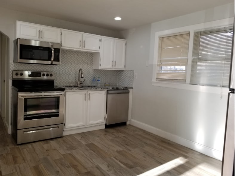 Building Photo - 81 Maranda St