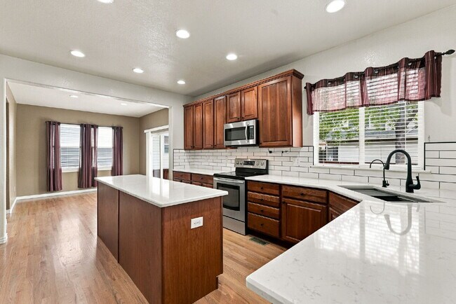 Building Photo - 3-Bedroom Home + Separate Office & Loft | 3-Car Garage