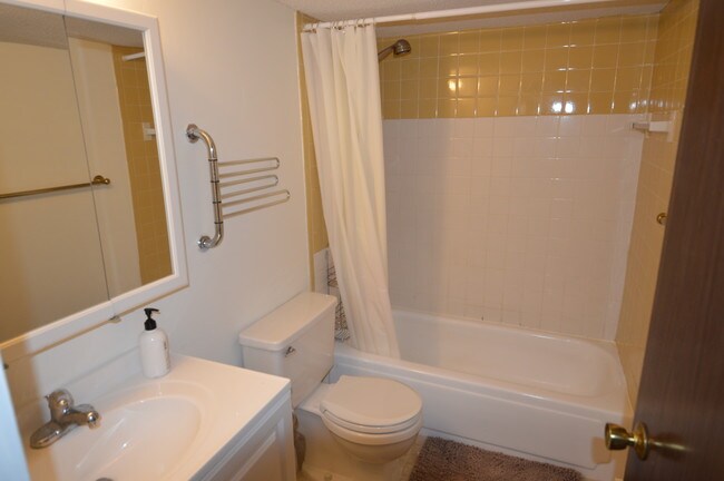 Building Photo - 125 Pleasant St