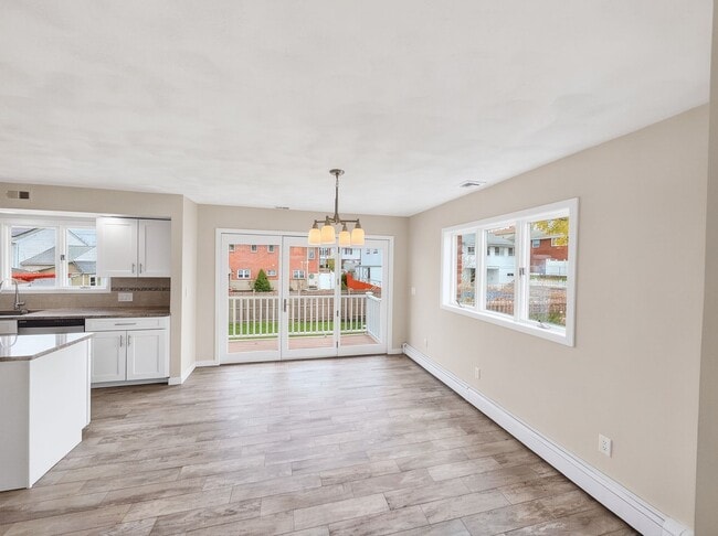 Building Photo - Beautiful Condo In Revere MA!