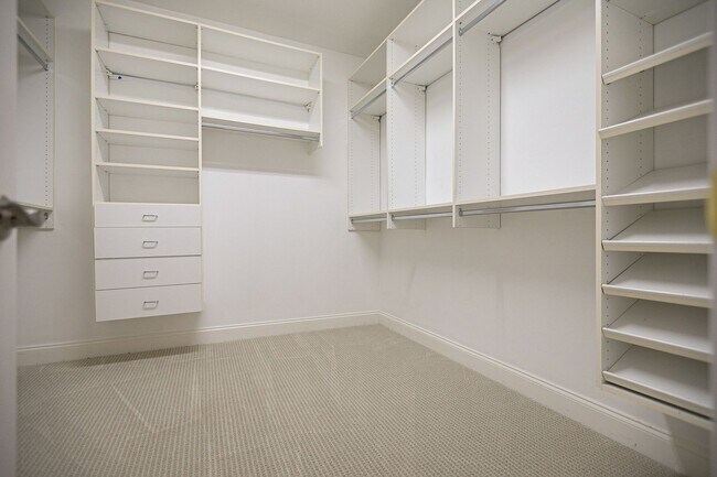 Building Photo - 143 Gardenia Way