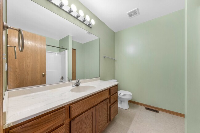 Building Photo - 959 Ellsworth Dr