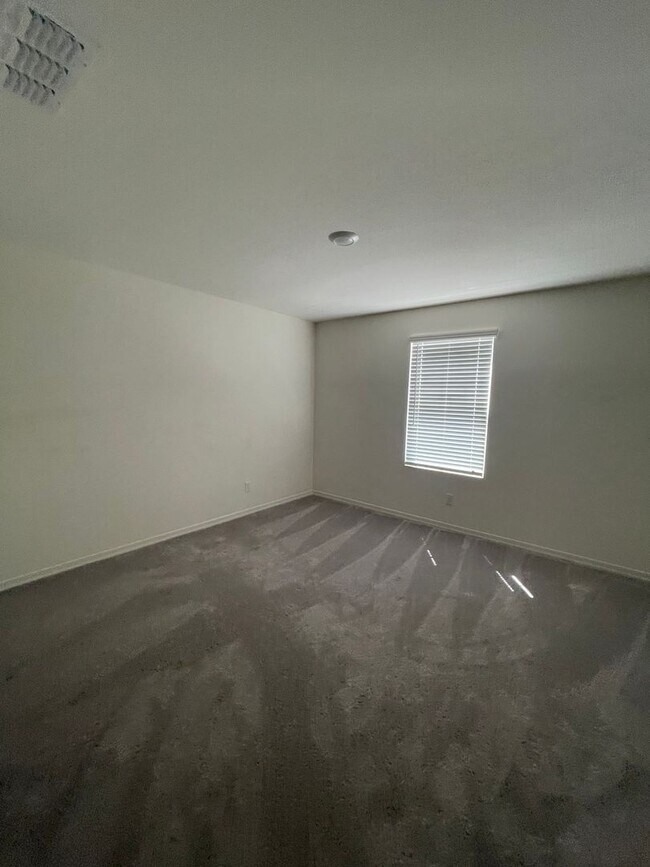 Building Photo - 35282 W Santa Clara Ave