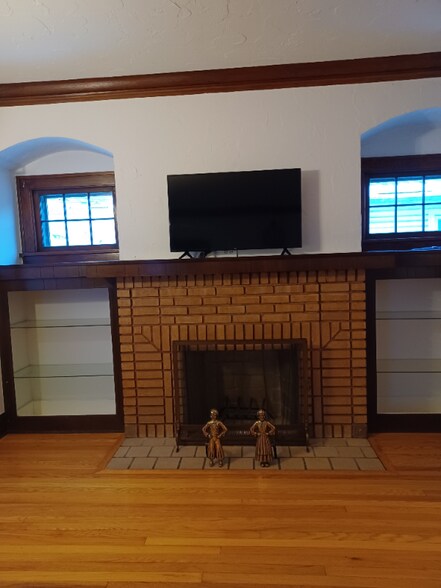 Building Photo - 4919 E 107th St