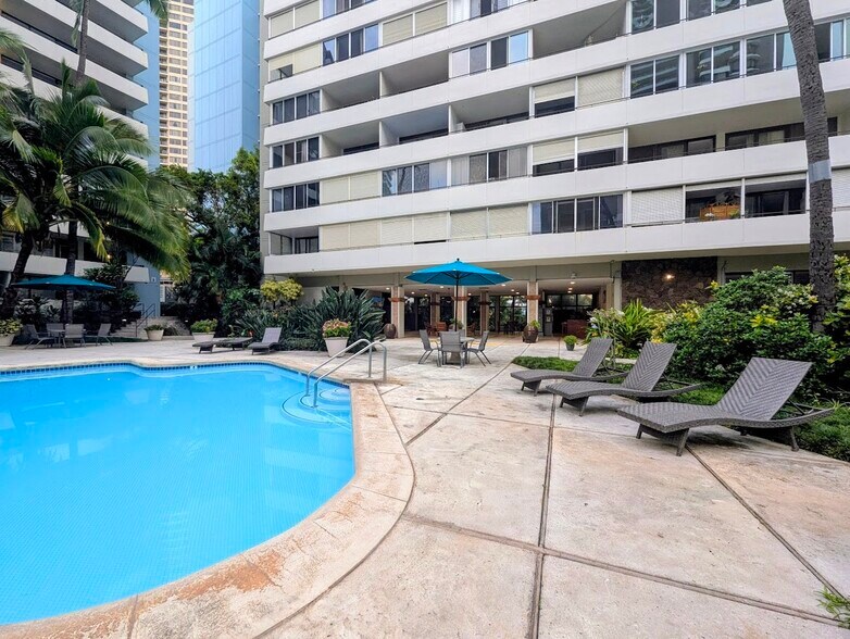 Building Photo - 425 Ena Rd