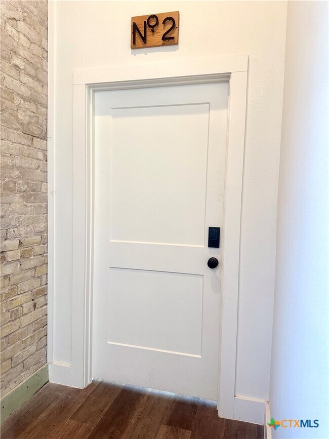 Building Photo - 123 W May St