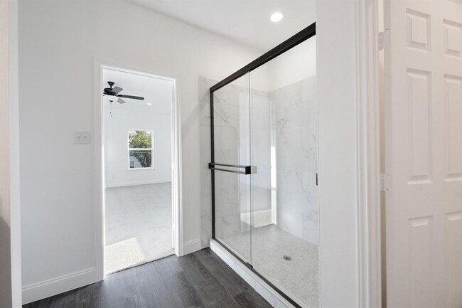 Building Photo - 3720 Washington St