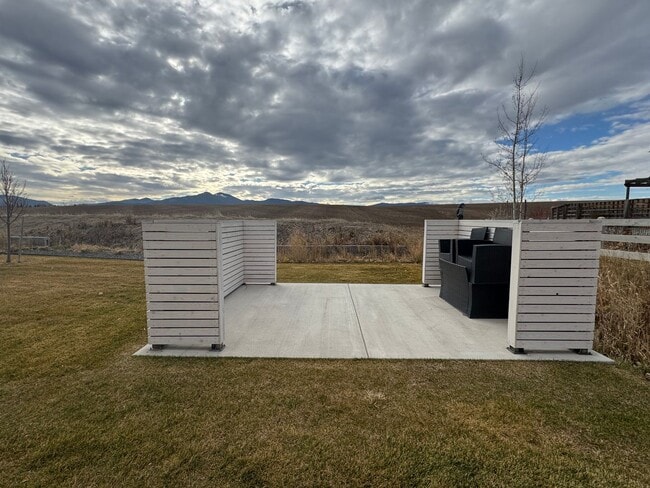 Building Photo - Chic, Fully-Furnished 3 Bed / 2.5 Bath Rental – Bozeman Convenience & Modern Comfort